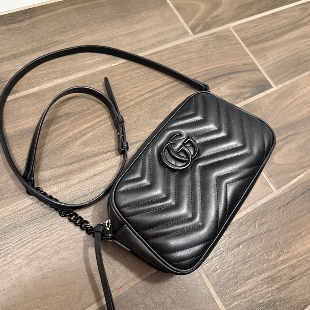 Gucci Black Quilted Leather Crossbody Bag GG MARMONT SMALL CAMERA BAG